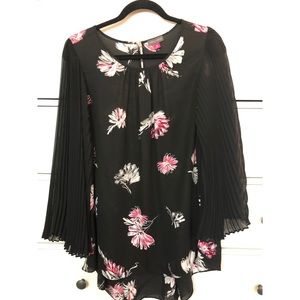 Vince Camuto floral long-sleeve blouse medium